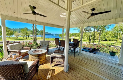 Cedar Bluff Cottage | 1930's Bungalow "Imperfect Perfection" Pool, hottub, Kayaks, firepit, & more!