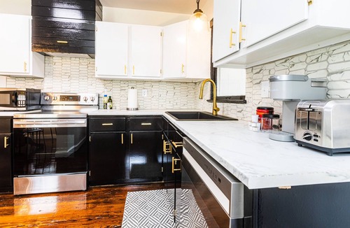 New Warrington Cottage | 1930s Cottage near Downtown Pensacola and Naval Air Station
