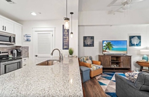 Baytowne Wharf Condo | 1BR/2BA Stunner in the Village of Baytowne Wharf
