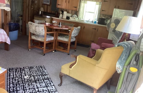 Newberry Cabin | 1BR Cabin walking distance to Dollarville Dam and public fishing