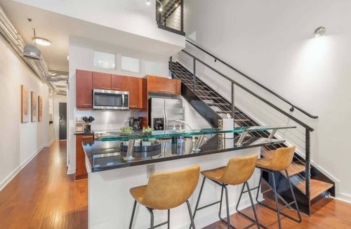 Atlantic Station Area Apartment | 2 Bed Midtown Loft Midtown
