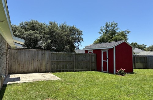 Ono Island Apartment | 2-bedroom 1-bath in SW Pensacola FL, cool AC. 5 minutes to Perdido Key Beaches.
