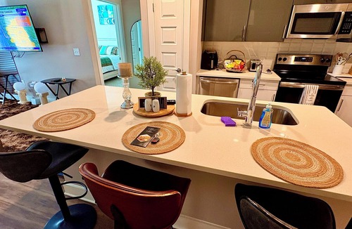 Sandy Springs Apartment | 2-bedroom 2-bath Luxury Comfort apartment in Atlanta with AC and fitness room