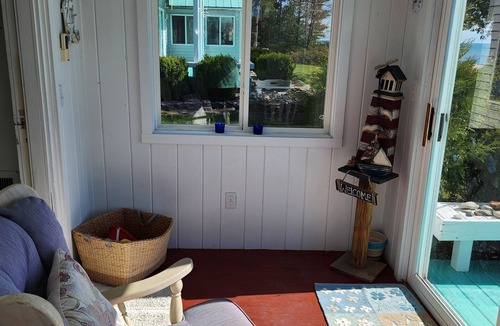 Greenbush Cottage | 2 BR Cottage on the Sandy Beaches of Lake Huron- Greenbush- Sunrise Side