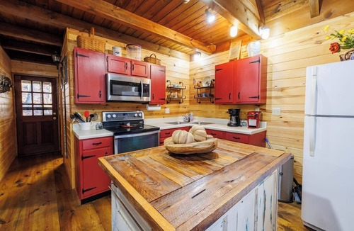 Mentone House | 2 Cabins on 3 Acres | Hot Tubs & Trails