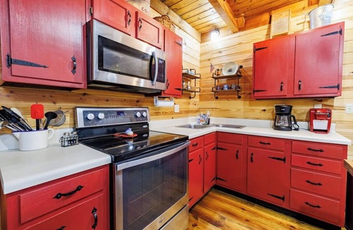 Mentone House | 2 Cabins on 3 Acres | Hot Tubs & Trails