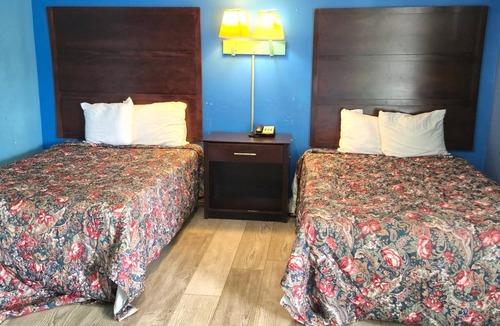 Cleveland Hotel | 2 Cleveland Budget-Friendly Rooms Near Restaurants & Local Attractions
