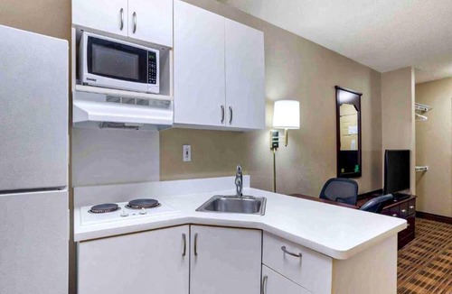 Huntsville Apartment | 2 Full Beds | Non-Smoking, Kitchen