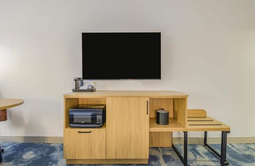 Huntsville Hotel | 2 Inviting Rooms in Huntsville w/Free Breakfast | Fern Bell Park - 1.2 miles