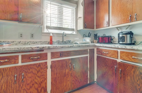 Farmington Hills House | 2 Mi to Heritage Park! Pet-Friendly Retreat