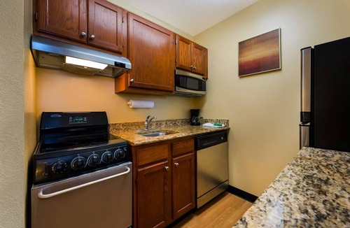 Novi Apartment | 2 Pet-Friendly 2 Bedroom Suites Near Detroit Metro Airport