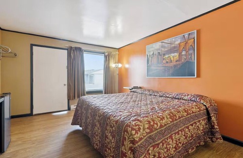 Shields Hotel | 2 Road Trip Ready Rooms Near Lake Linton – Affordable + Convenient