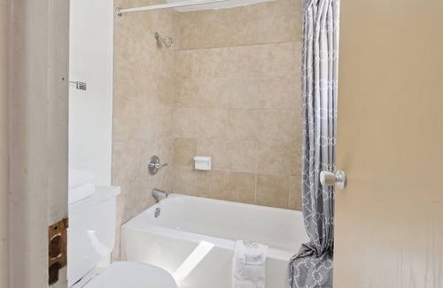 Shields Hotel | 2 Road Trip Ready Rooms Near Lake Linton – Affordable + Convenient
