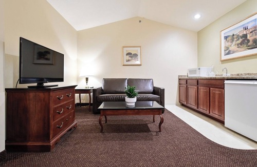 Pembine Hotel | 2 Spacious Deluxe Suites w/Indoor Pool, Spa & Riverside Dining! Pet Friendly!