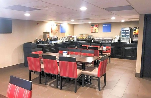 Farmington Hills Hotel | 2-Star Hotel ∙ Comfort Inn Farmington Hills