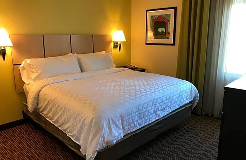 Fort Wayne Hotel | 2-Star Hotel ∙ Candlewood Suites Fort Wayne - NW, an IHG Hotel