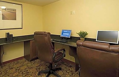 Crestview Hotel | 2-Star Hotel ∙ Country Inn & Suites by Radisson, Crestview, FL