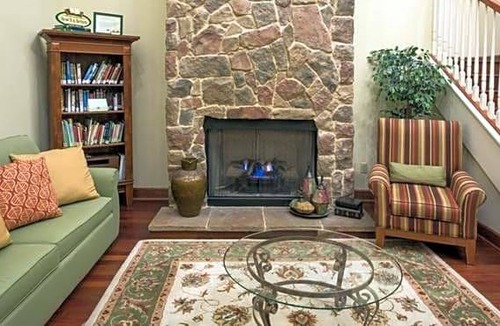 Crestview Hotel | 2-Star Hotel ∙ Country Inn & Suites by Radisson, Crestview, FL