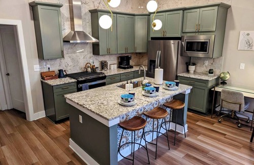 Chattanooga House | 2 Townhomes | Sleeps 14 | Sauna | Massage Chair