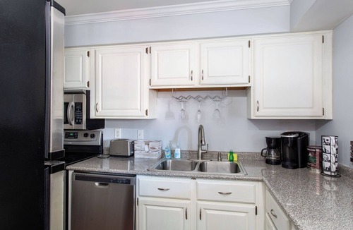 Rolling Mill Hill Condo | 2 Units! Walk 2 Bars! Park Free x 4 cars!