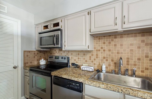 Rolling Mill Hill Condo | 2 Units! Walk 2 Bars! Park Free x 4 cars!