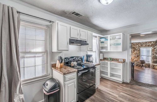 Ellendale House | 20 Minutes from Downtown - Blues City Retreat