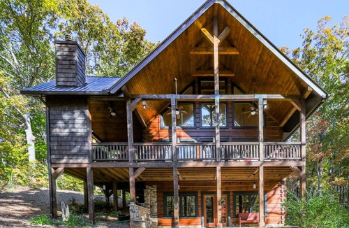 Tate Cabin | 2000 sf Luxury Cabin on 4 Wooded Acres w/Stream and Pond - Pet/Handicap Friendly
