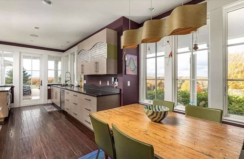 Suttons Bay House | 2023 Vineyard House