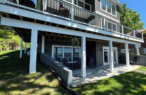 Sister Lakes House | 2024 Luxury Lakefront Escape I Dock/Fire Pit I Sunsets I Magician Lk I Sleeps 14