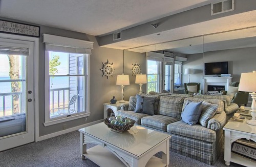 Traverse City House | 204 North Shore Inn