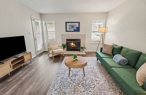 Vestavia Hills Apartment | 2BR Great for Mid/Long Stays - King Bed/Pool/Gym/Family Friendly