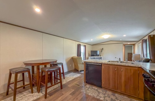 Donalsonville House | 2BR Lake Seminole Fishing cabin -2 Min Boat ramp 4 Min Big Jim's