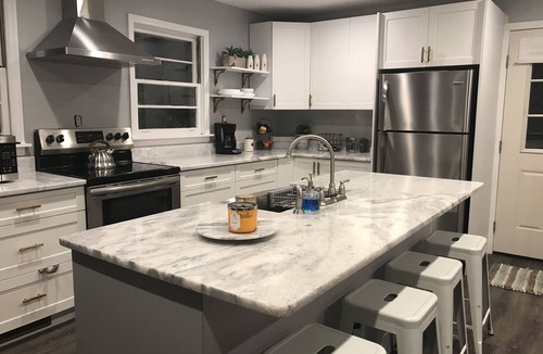Monteagle House | 3 bedroom 1 bath vacation home, sleeps 6 people.