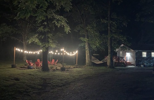 Monteagle House | 3 bedroom 1 bath vacation home, sleeps 6 people.