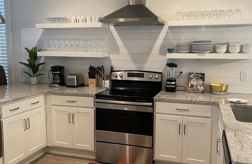 Radnor House | 3 bedroom 2.5 bath with free parking