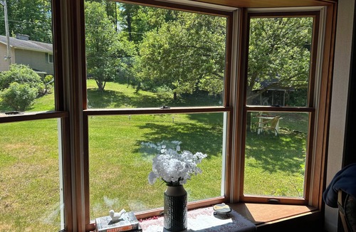 Iron Mountain House | 3-bedroom home. Secluded luxury/Hot Tub/Sauna/Chef Kitchen