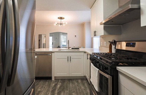 Ferndale House | 3 BLK Walk to Funky DT Ferndale's Restaurants & Bars/20 Min Drive to DT Detroit