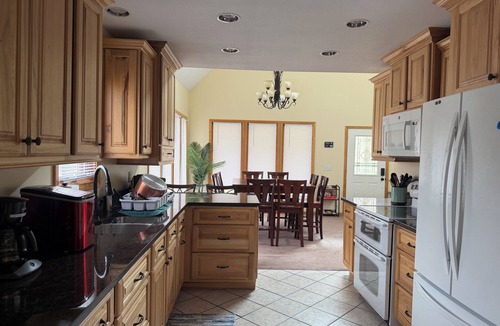 Mears House | 3 BR + Loft in Silver Lake ~ Sleeps 13 ~ AC ~ WIFI ~ Firepit ~ Beds on 3 Levels