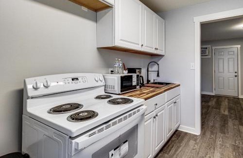 Huntsville Apartment | 3 Mi to Dtwn: Pet-Friendly Studio in Huntsville