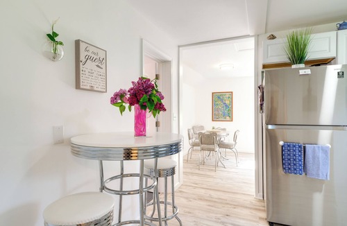 Central Lake Cottage | 3 Mi to Lake Michigan: ‘The Country Cottage’