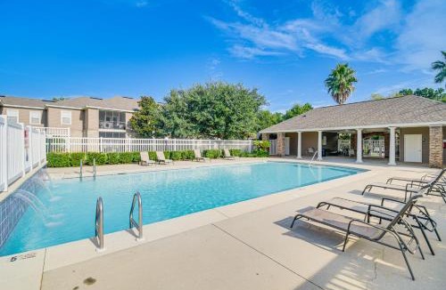 Foley House | 3 Mi to OWA: Modern Condo w/Resort Pool!