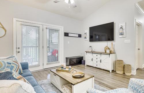 Foley House | 3 Mi to OWA: Modern Condo w/Resort Pool!