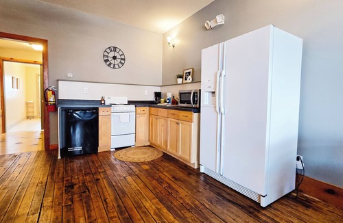 Elberta Apartment | 3 Min to Lake Michigan, 15 Min to Ski Crystal (X)