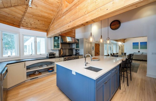 Harbert House | (3 Nt Summer Min!) Gorgeous Harbert Home Close To Beach!