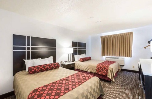 Charlotte Hotel | 3 Units | Charlotte, MI Stay | Near Downtown Attractions