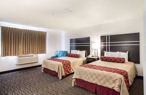 Charlotte Hotel | 3 Units | Charlotte, MI Stay | Near Downtown Attractions