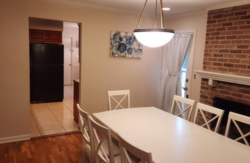 Stone Mountain House | 30 Minutes to Atlanta Sleeps 26