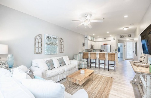 Santa Rosa Beach Condo | 30A 1st Fl Condo☀️ 131 10-Star Reviews | Huge Pool | Gym | Putting Area | Beach Gear ☀️Gated