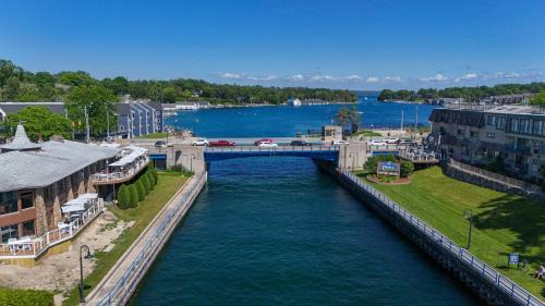 Charlevoix House | 344 Edgewater Inn