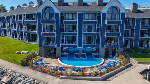 Charlevoix House | 344 Edgewater Inn